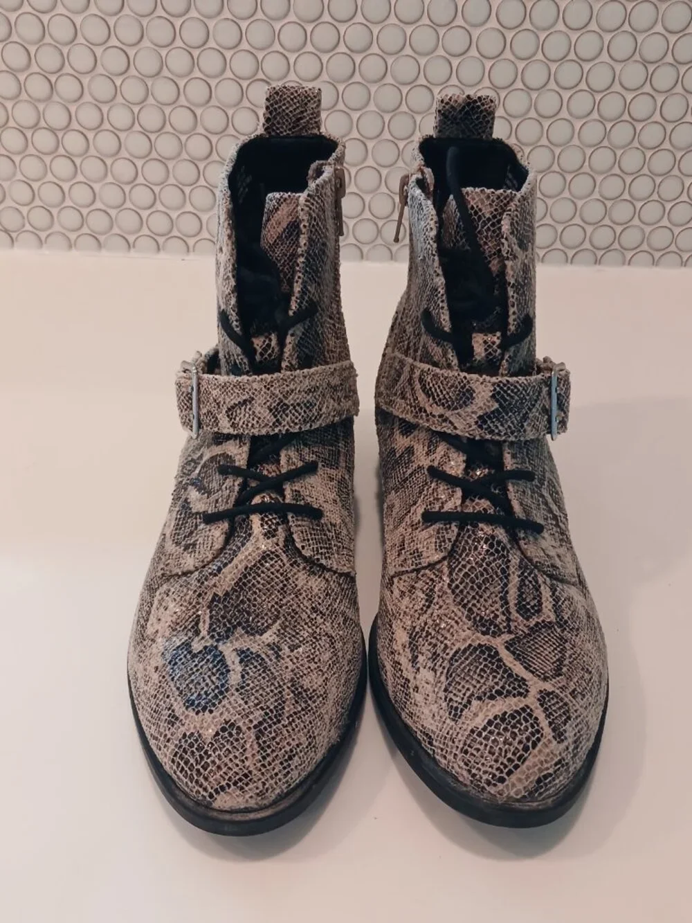 EXPRESS Snakeskin Printed Lace Up Combat Ankle Boots Shoes 9 Booties